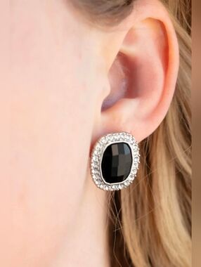 The Modern Monroe • Black